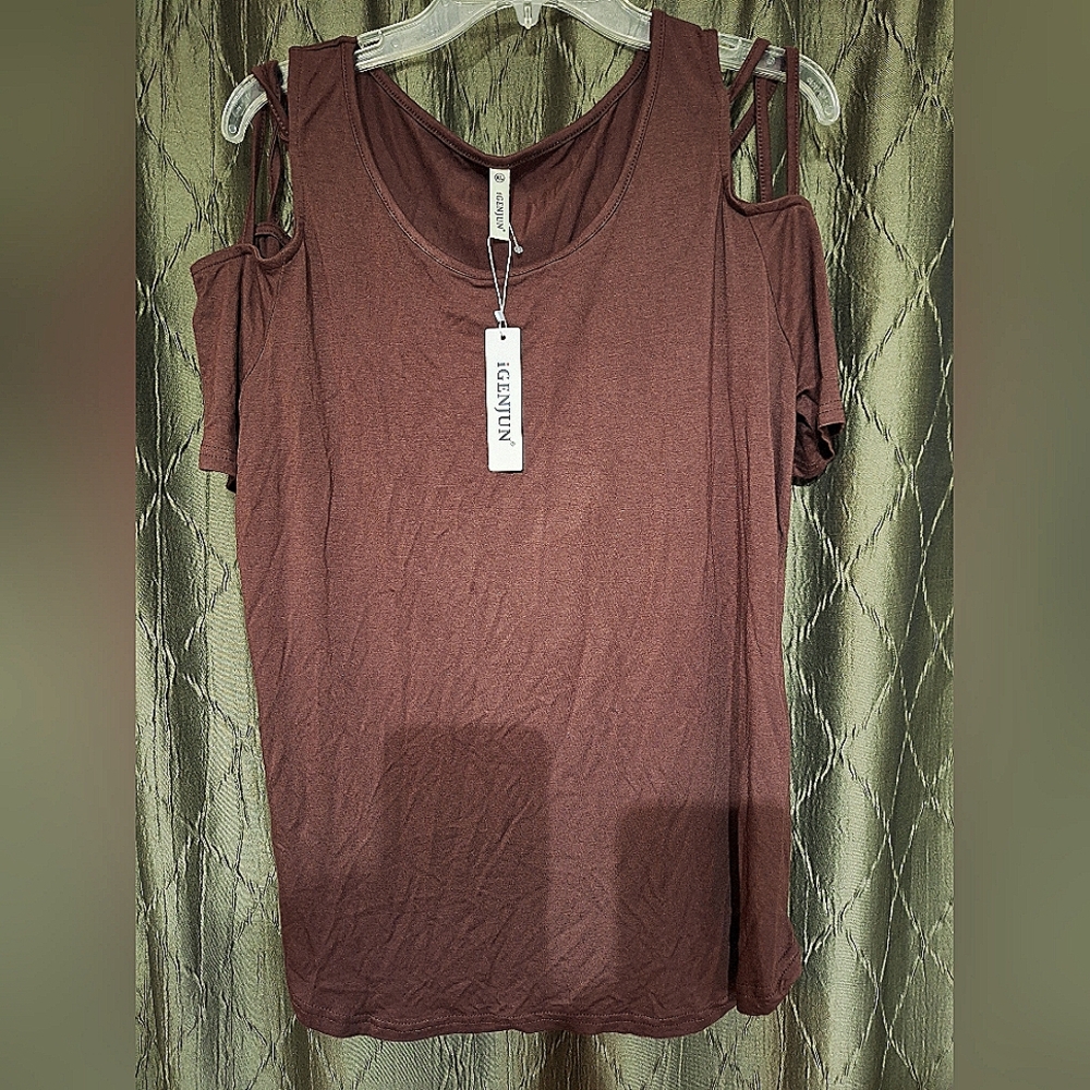 Cold shoulder top
